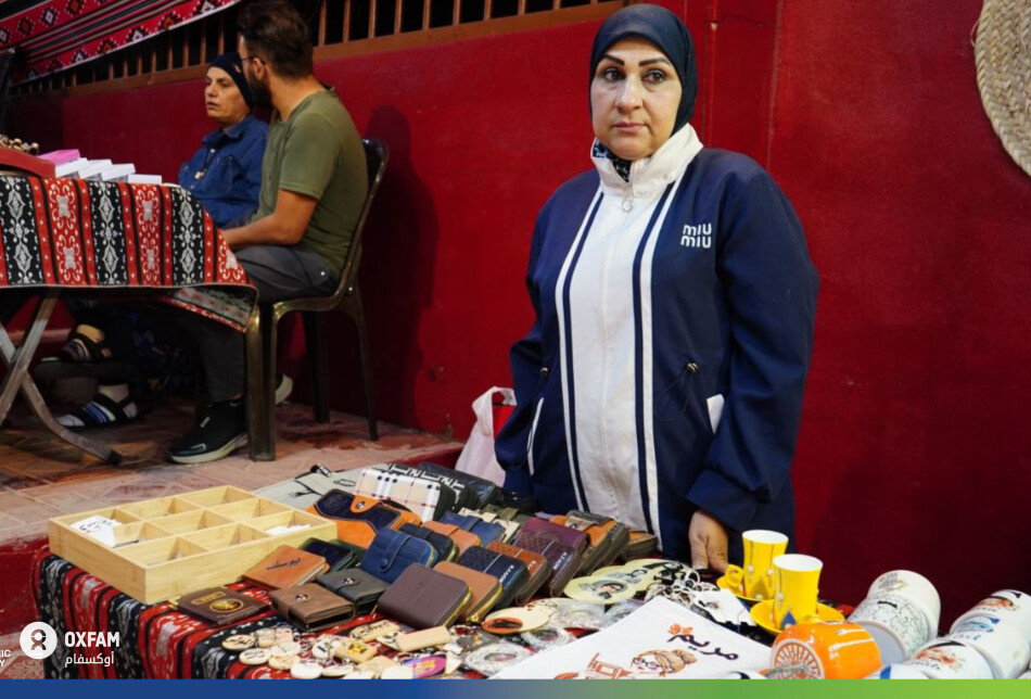 تعكس ملامح آمال إصراراً كبيراً؛ فمشروعها ليس مجرد هواية، بل هو شريان الحياة لأسرتها. توضح آمال بامتنان: "من هذا الشغل ومن عرق جبيني، يجب أن أوفّر مصرف بناتي، وإيجار بيتي، وتكاليف علاج مرضي".